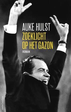 Zoeklicht op het gazon - Auke Hulst Zoeklicht op het gazon - Auke Hulst